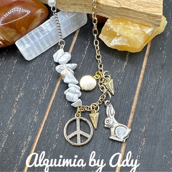 HOWLITE AND PEARLS MULTI CHARMS BOHO NECKLACE - Picture 2 of 3